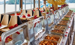 COZY BAY PREMIUM CRUISE — LUXURY DAY TRIP